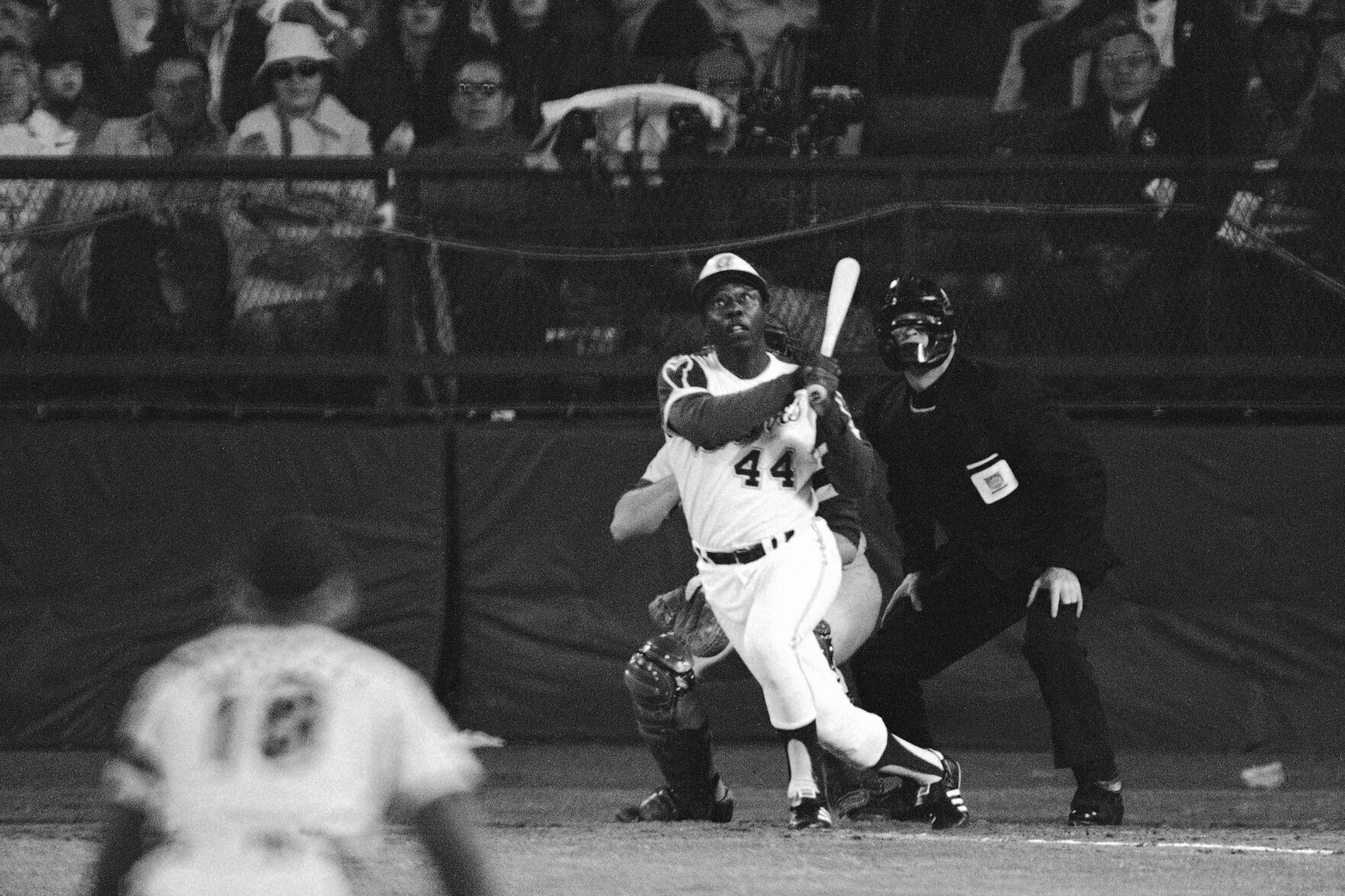 1974: Hank Aaron breaks Babe Ruth’s career record by hitting his 715th home run